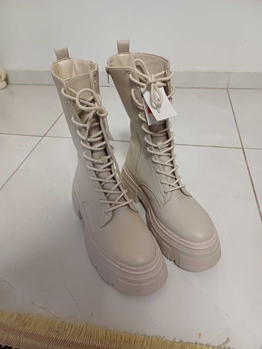 Нови боти нито не са обути нито веднъж с етикет