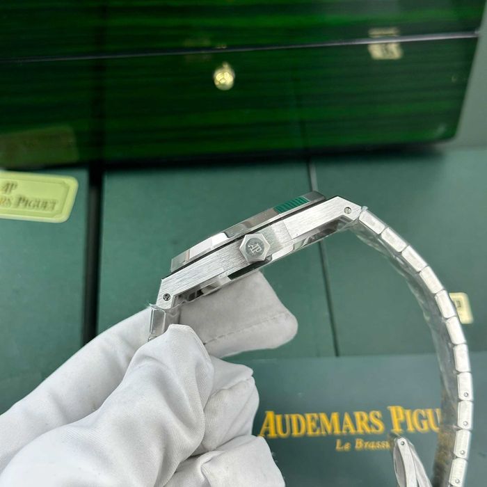 Audemars Piguet Royal oak активен турбийон