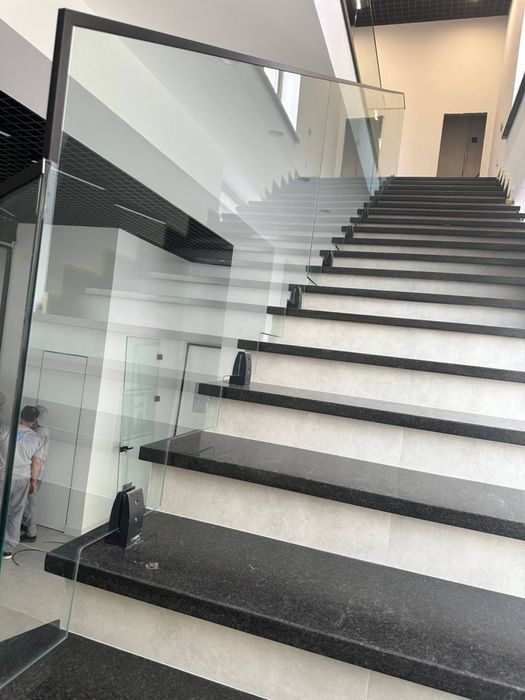 Peregarodka.uz 10mm qalinlikdagi oynali to’siqlar