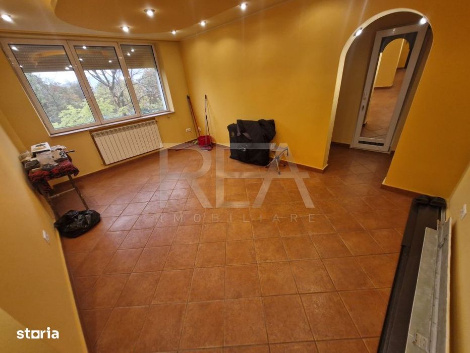 Apartament cu 3 camere la 13 minute de mers pe jos de metroul 1 Decemb