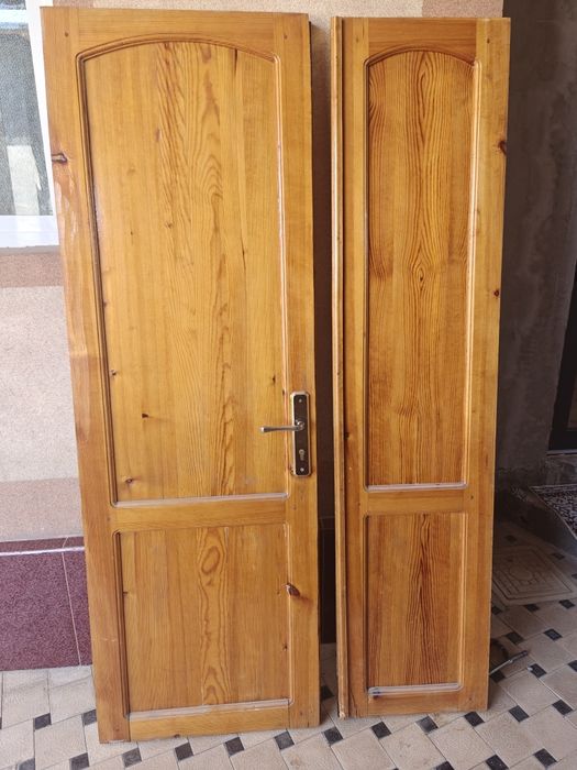 Дверь деревянная, двухстворчатая