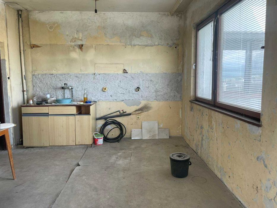 Продава се Тристаен апартамент в Пловдив, Въстанически - 98 кв.м за 1058 €/кв.м - Снимка #2