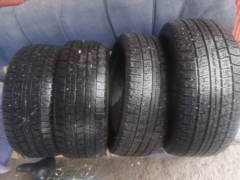 Продам шины зимние размер 225/50R17