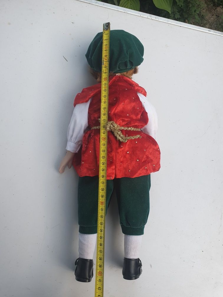 Papusa portelan baiat 46 cm costum elegant catifea rosu verde