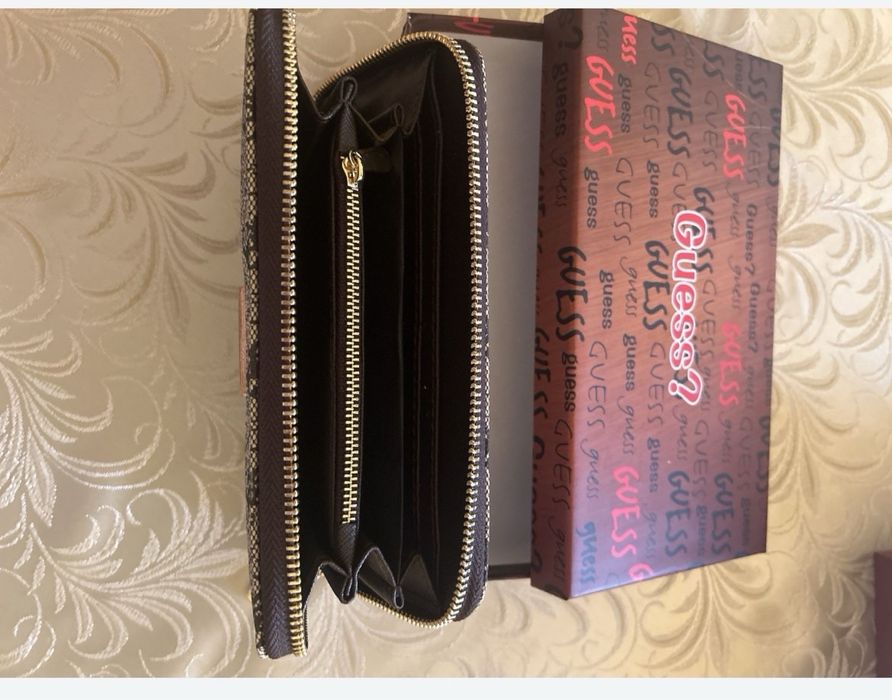 Дамски портфейл Calvin Klein ,Guess