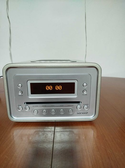Sonoro cubo CD/MP3 Radio Timer! model: AU-1310. Model deosebit.