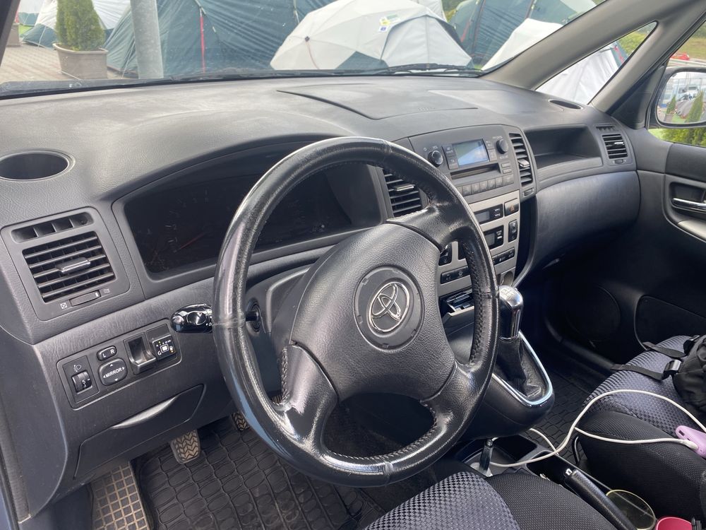 Toyota Corolla Verso 1.8 Газ