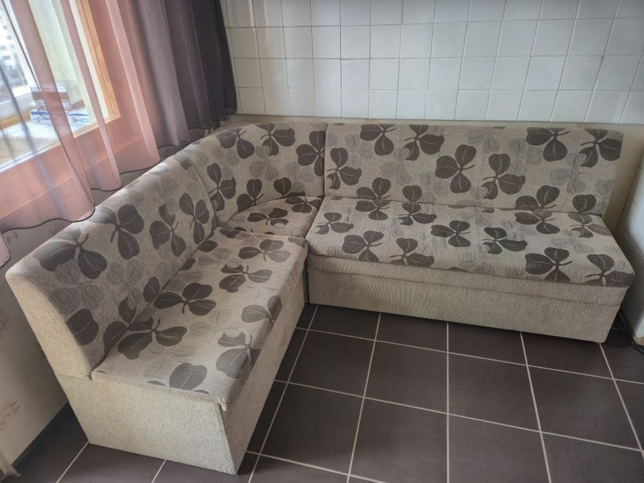 Ъглов  разтегателен диван