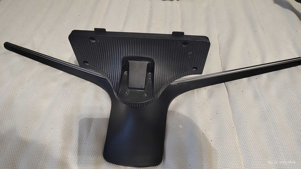 Vand suport TV Samsung UE40MU6102K