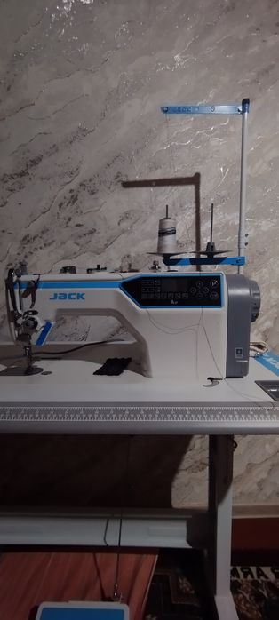 Tikuv mashinasi sotiladi