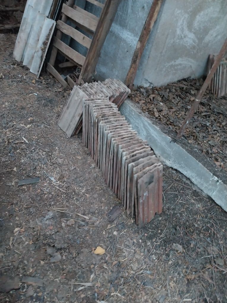 Țiglă ceramica intrega ,fără spărturi.