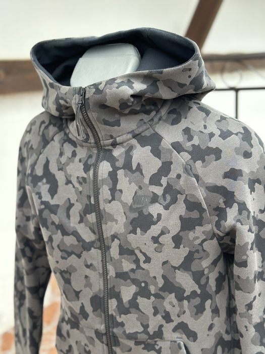 Nike tech fleece camo top Оригинално! CJ5975-010