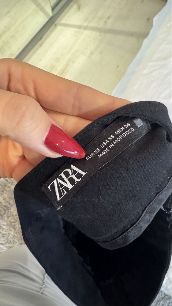 Черна пола Zara