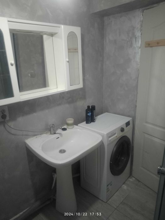 Închiriez 1 camera de apartament /bărbat