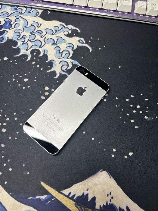 Продам айфон 5s.