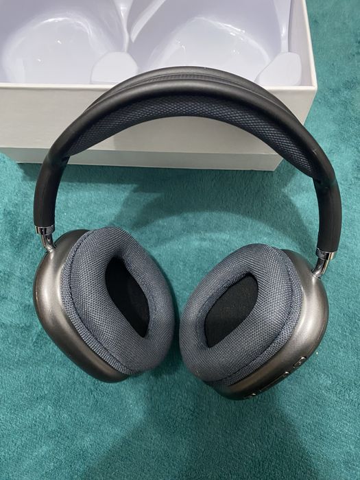căști over-ear wireless cu tehnologie Bluetooth