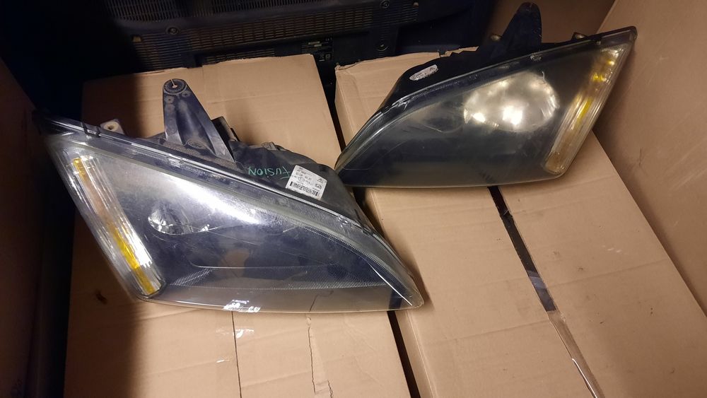 Ford Focus - оригинални фарове