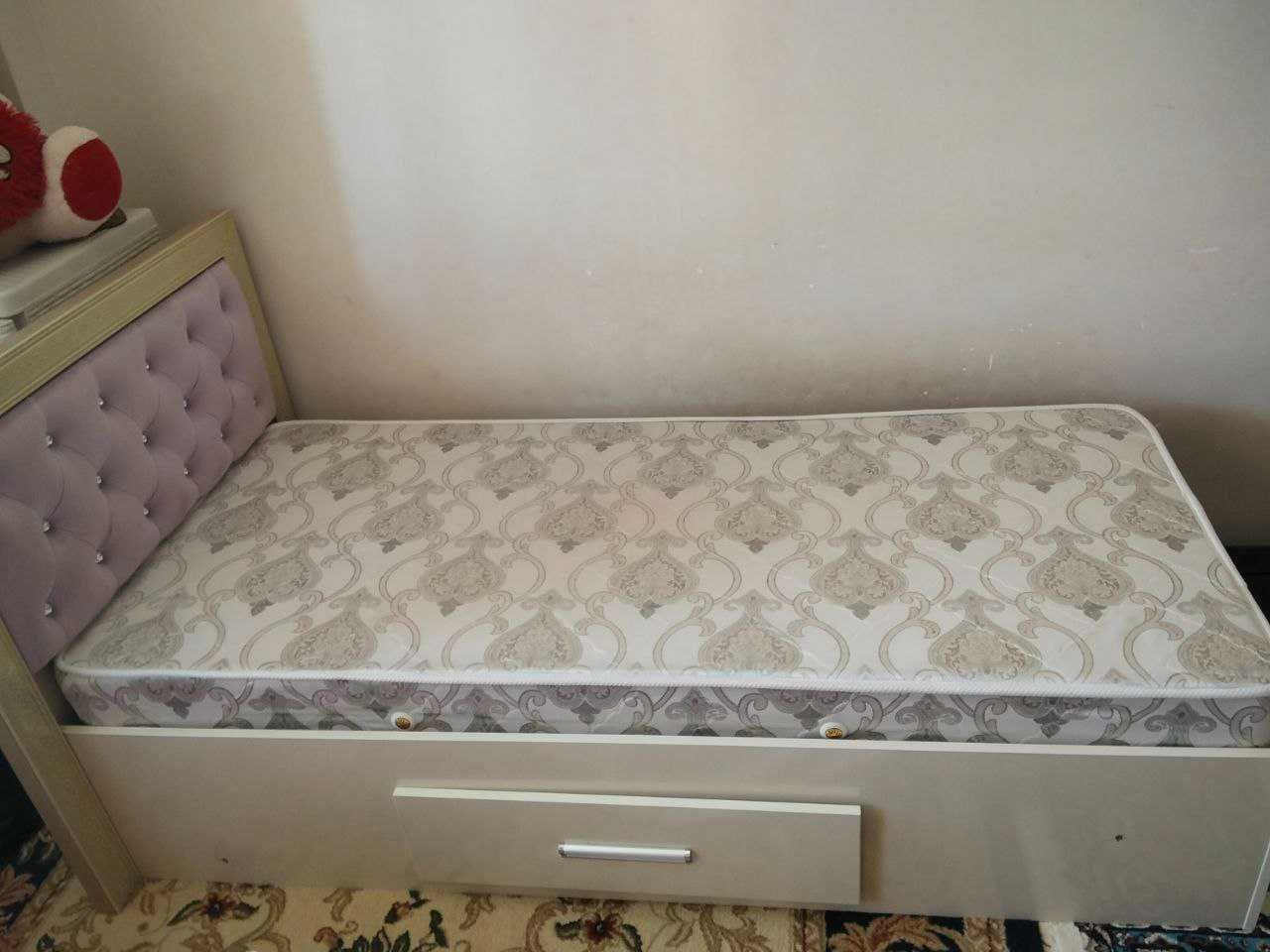 Продаётся кровать одинарный