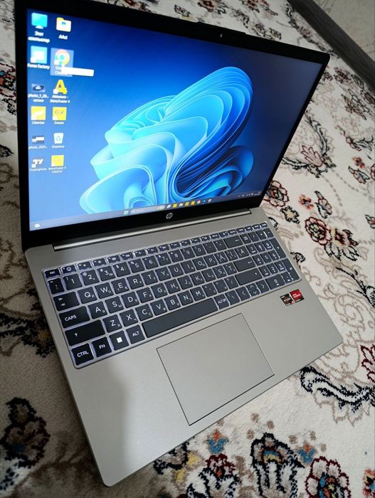 Sotiladi: HP Noutbuk 15.6 dyuym