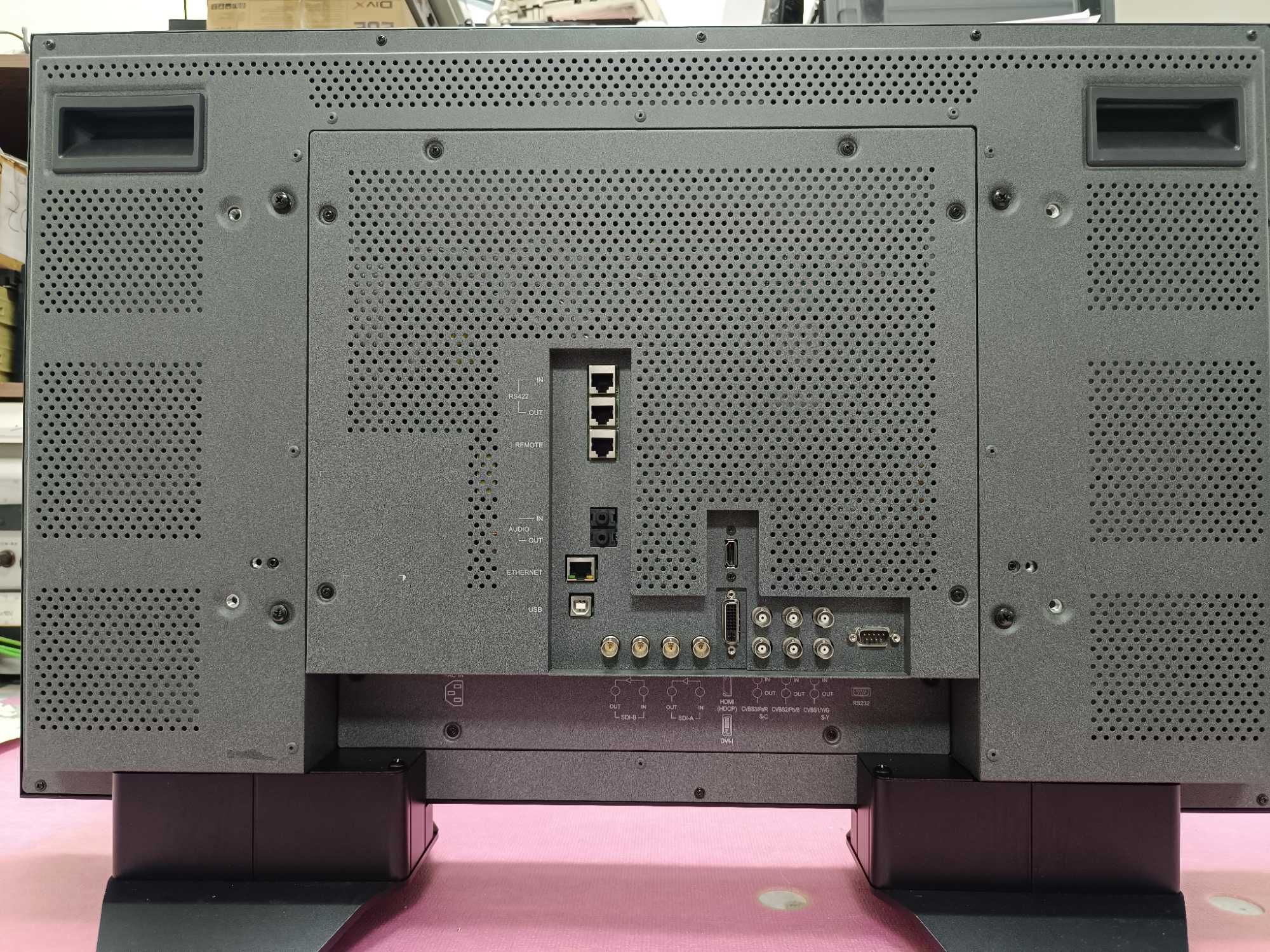 Продаю монитор телевизионный TVlogic LVM-321W