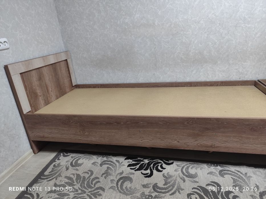 Продам 2 шт. кровать,1 матрас  односпальное. Продаётся 1 шт. матрас од
