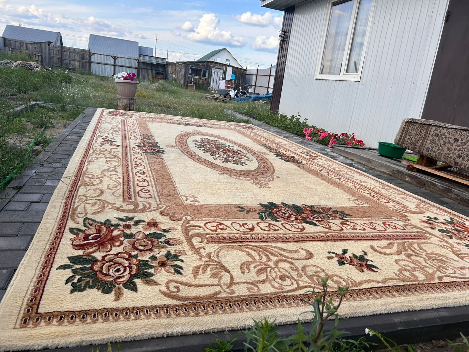 Продам ковёр 5х2.5 метра.