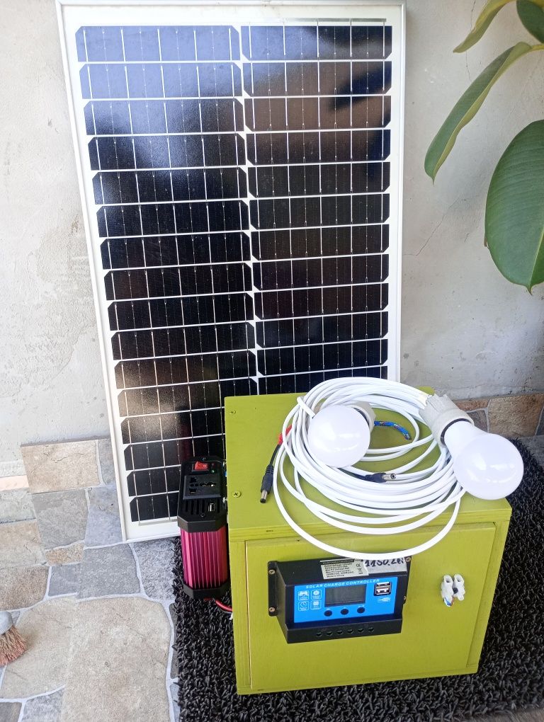 Generator solar portabil