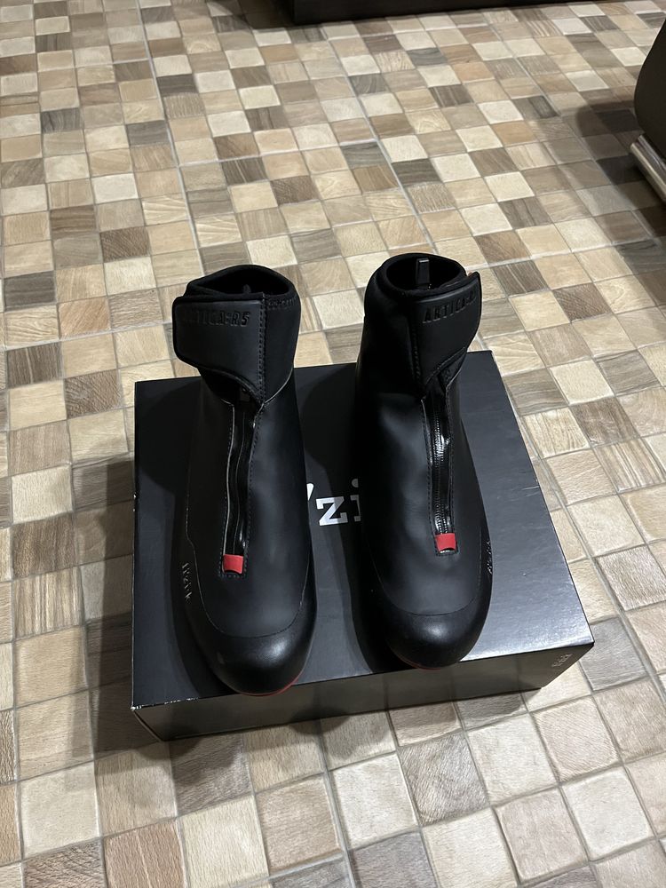 Vând pantofi de șosea Fizik R5 ARTICA