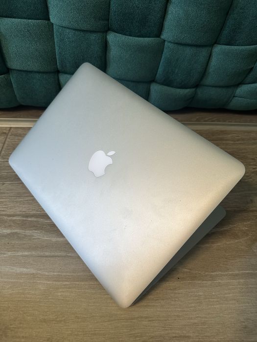 MacBook Air 13 intel Core i5 • 4Gb • 120SSD • slim •taste iluminate