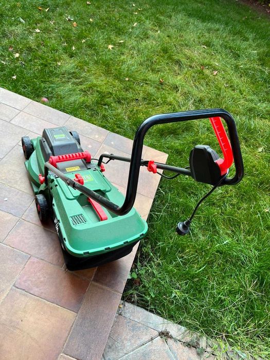 Mașina de tuns iarba Grünman 1200W