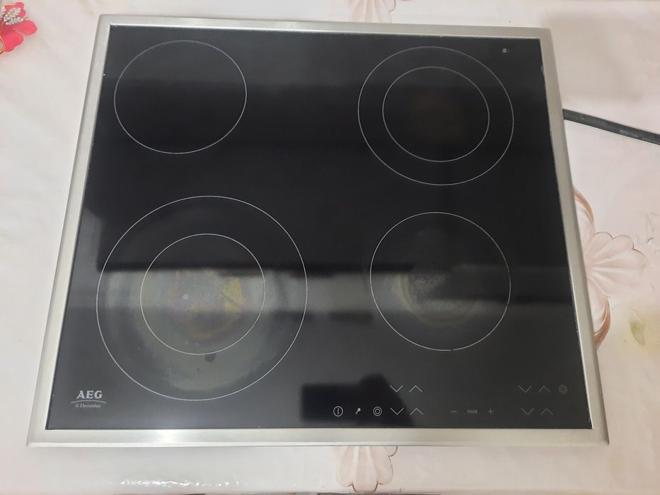 Продам варочную поверхность AEG