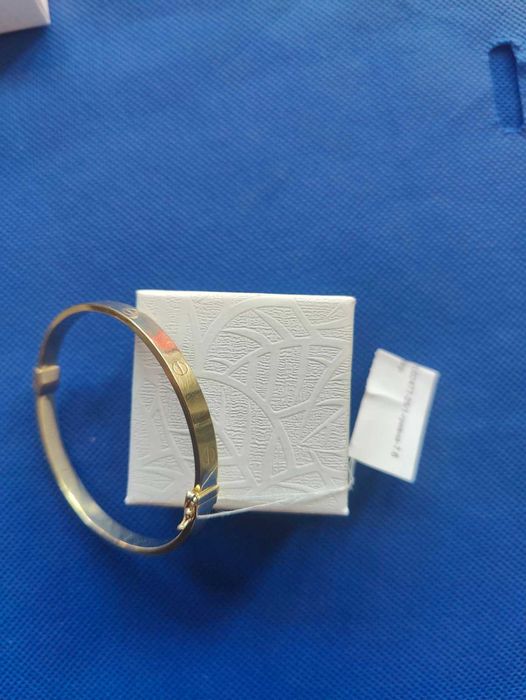 Златна твърда гривна 7.66гр 14К