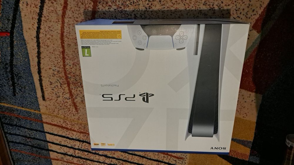 Ps5 in stare excelentă cu jocuri si cu 2 manete