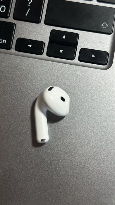 airpods 4 левое ухо
