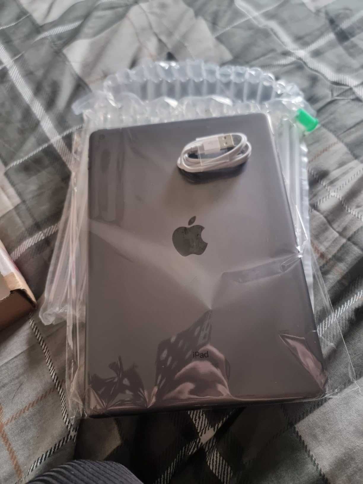Таблет - Apple iPad 8th gen 2020 (10.2-inch, Wi-Fi, 128GB) Space Grey