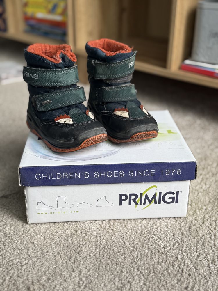 Primigi зимни обувки за момче Примиги 25 номер.