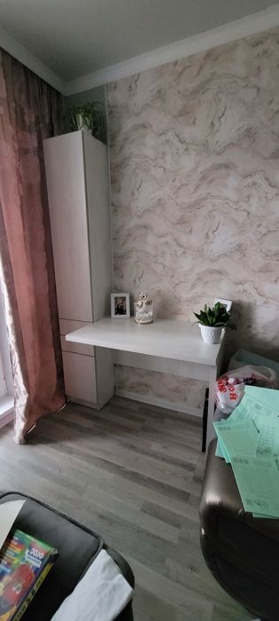 Продам стол и пенал в комплекте