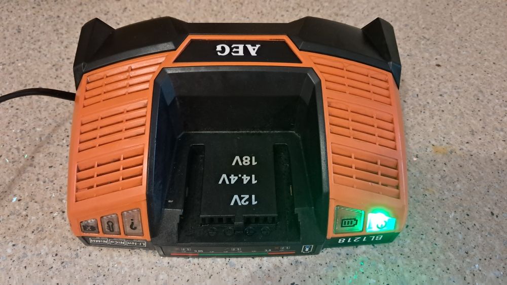 Incarcator de Baterii AEG