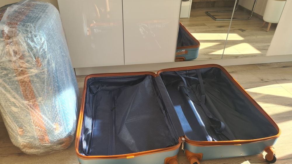 4 бр. нови куфари