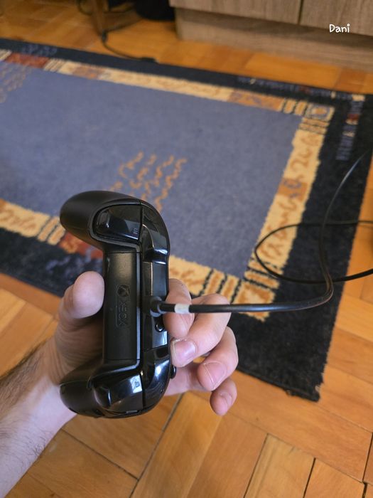 Vând / Schimb XBOX ONE plus 2 manete