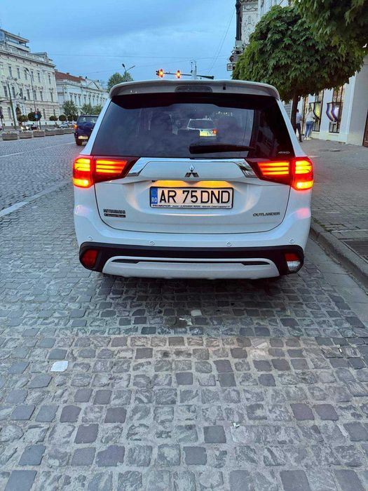 Mitsubishi Outlander 2.0i 4WD Instyle CVT AS&G S46