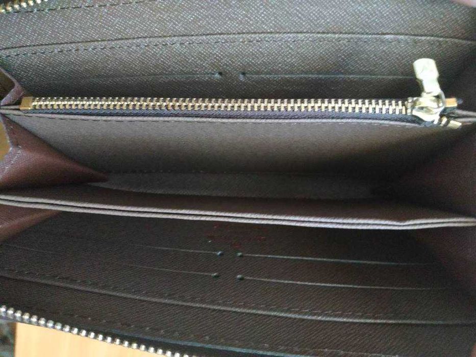 În stoc Portofel Louis Vuitton piele naturală
