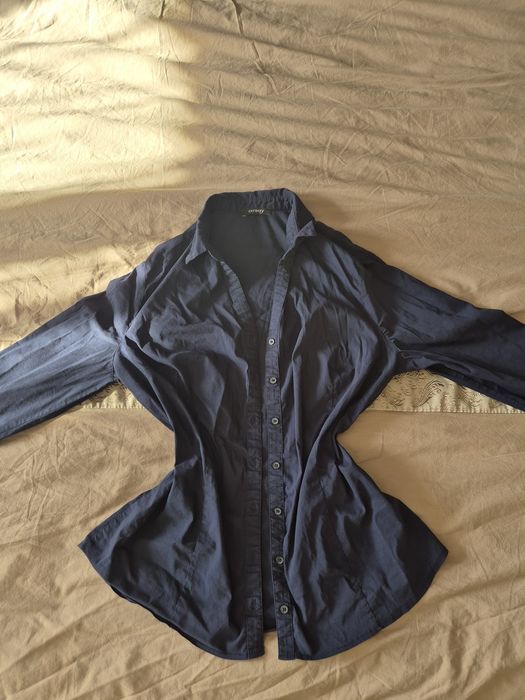 Тъмно синя риза,