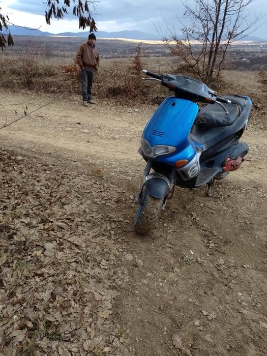 Vând  scuter gilera runner