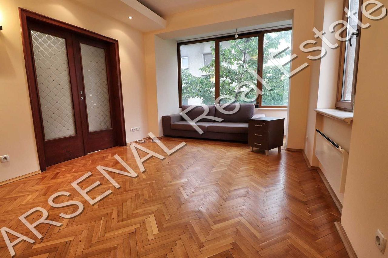 Дава се под наем Тристаен апартамент в София, Лозенец - 120 кв.м за 700 € - Снимка #1
