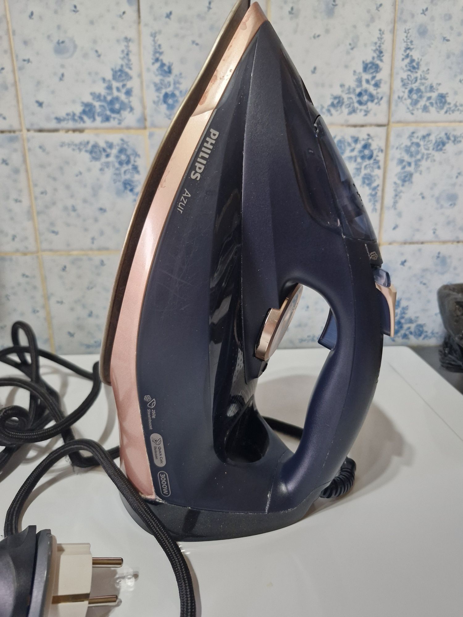 Продаётся утюг Philips