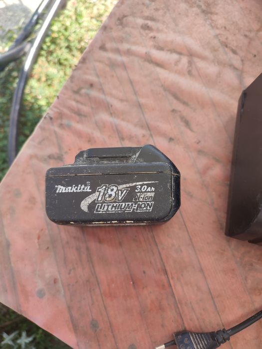 Statie incarcare makita si acumulator