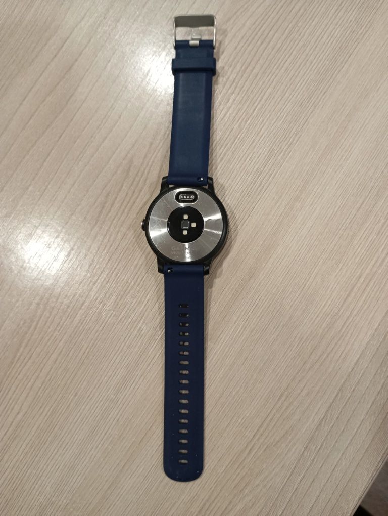 Продаю часы  Garmin vivoactive 3