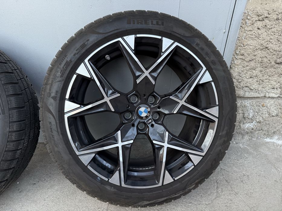 Гуми с оригинални 19 цолови джанти за BMW