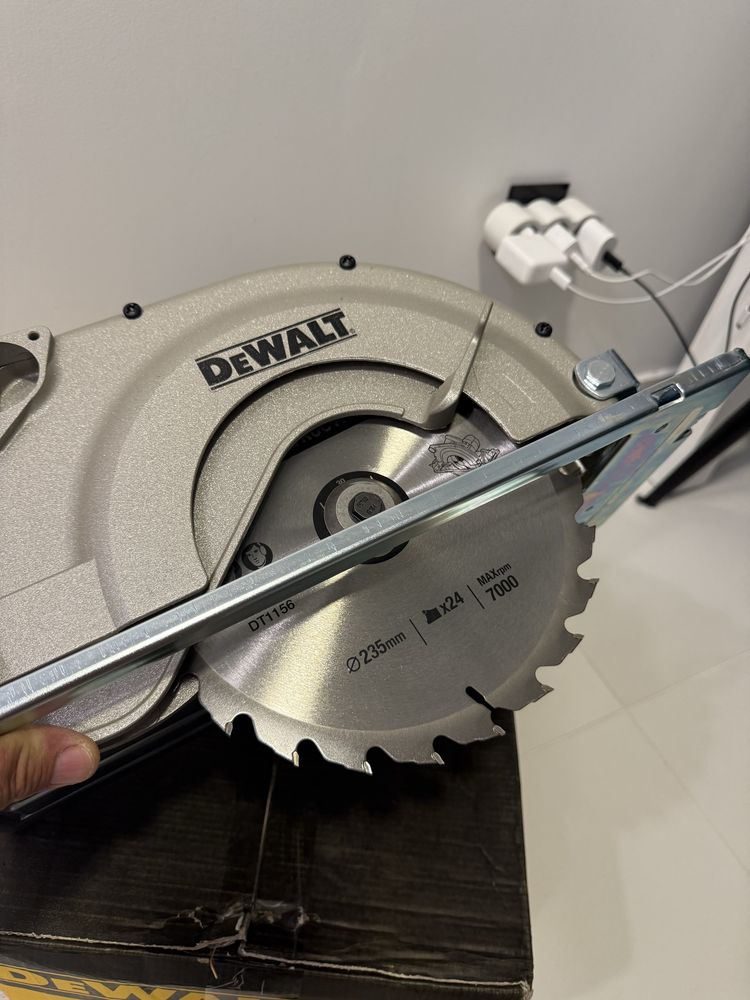 Fierastrau circular Dewalt D23700 electric 1750W, panza 235x30
